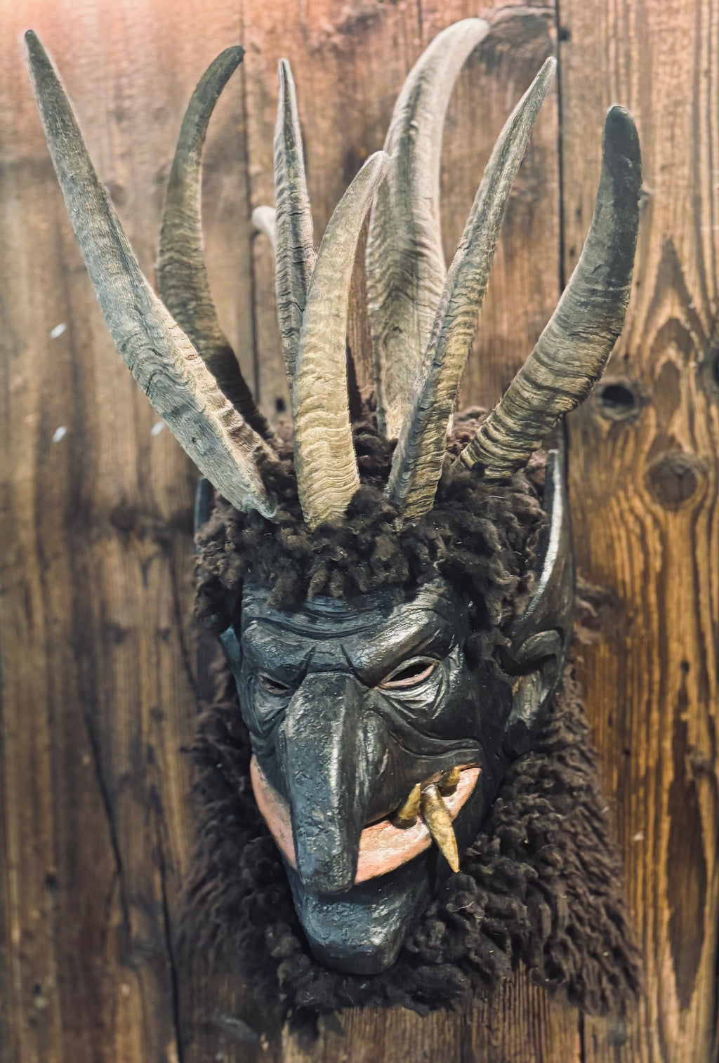 Neuwertige Krampus- oder Perchtenmaske