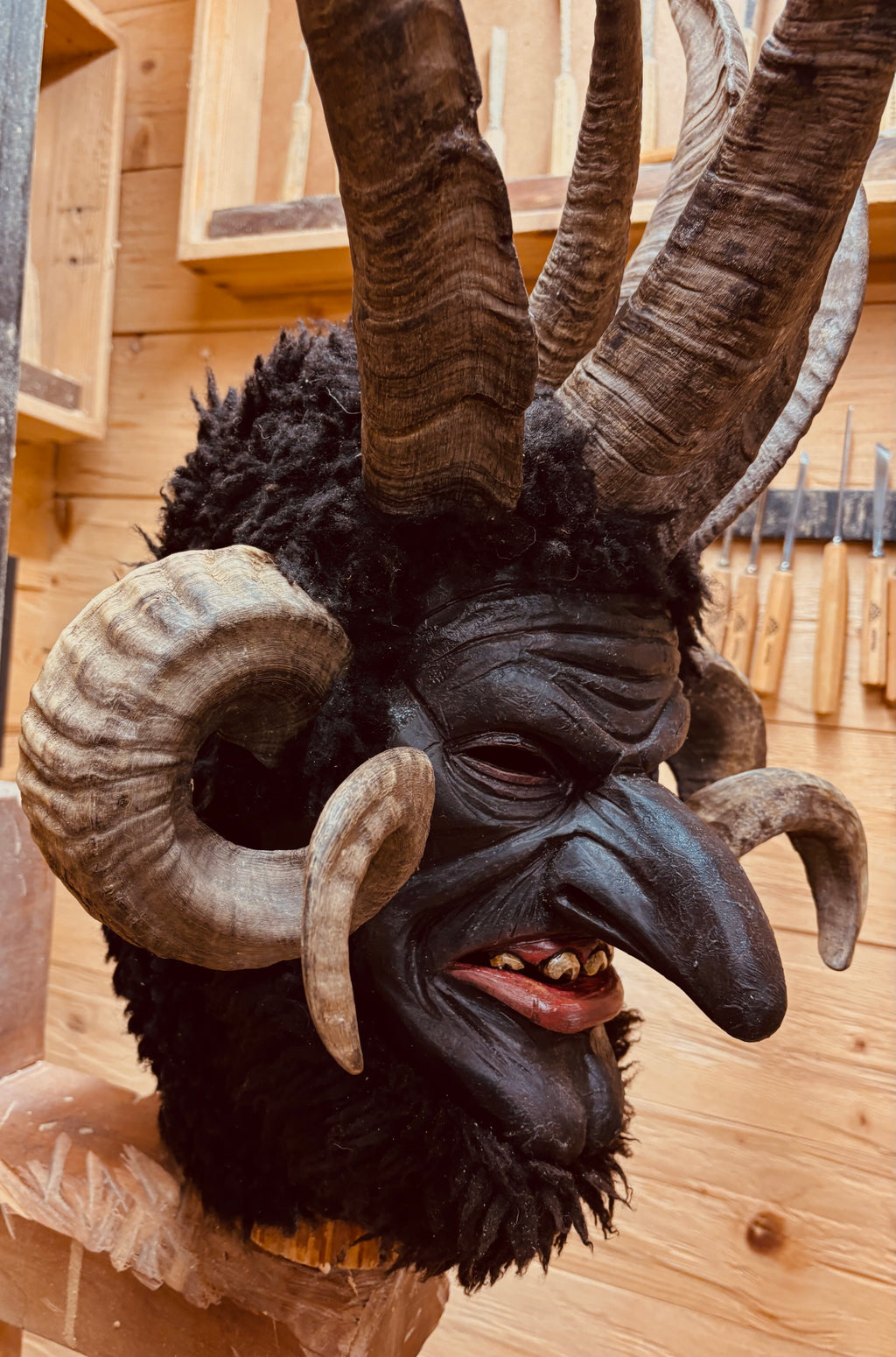 Neue traditionelle Perchtenmaske Schiachpercht Krampus Percht