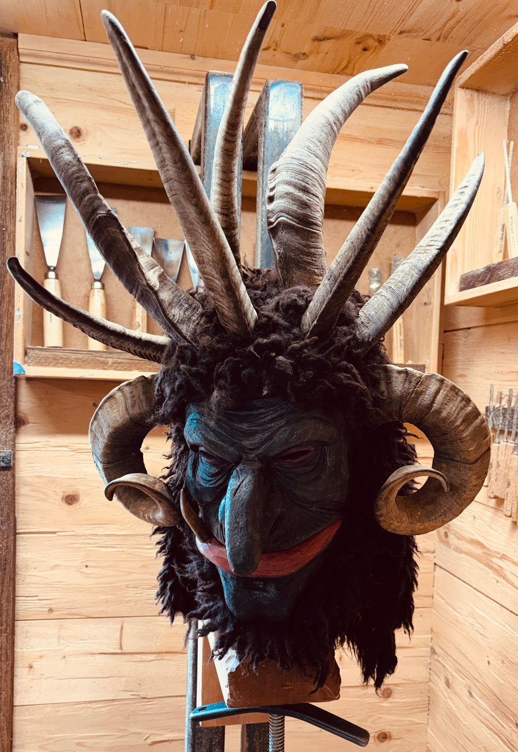 Neue traditionelle Perchtenmaske