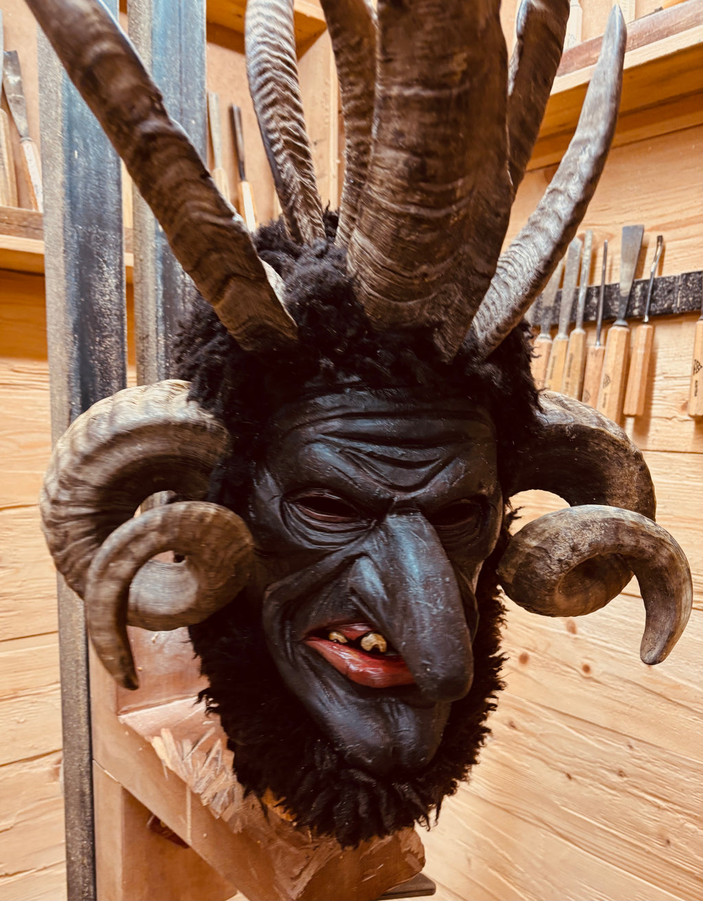 Neue traditionelle Perchtenmaske Schiachpercht Krampus Percht