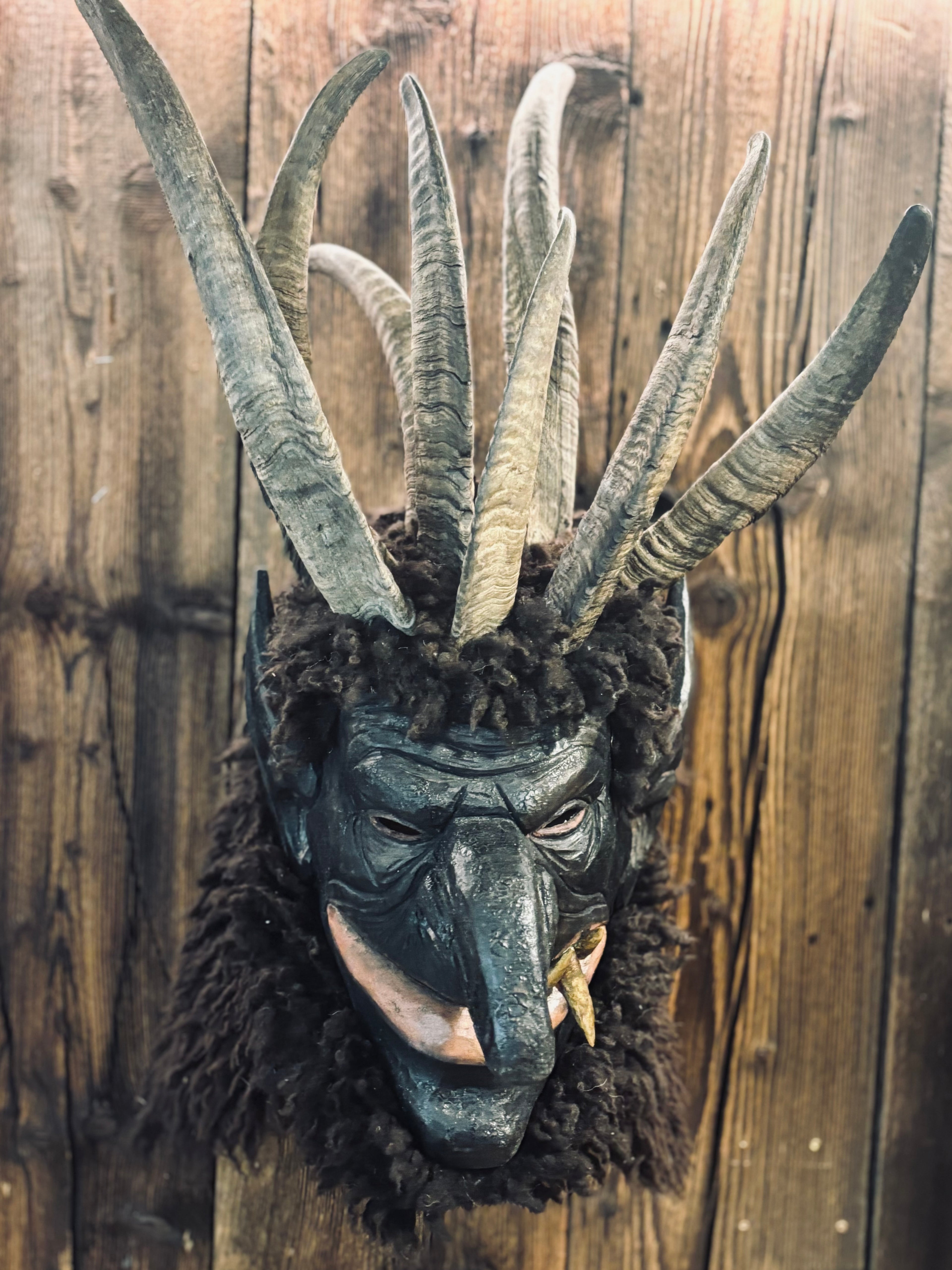 Neuwertige Krampus- oder Perchtenmaske