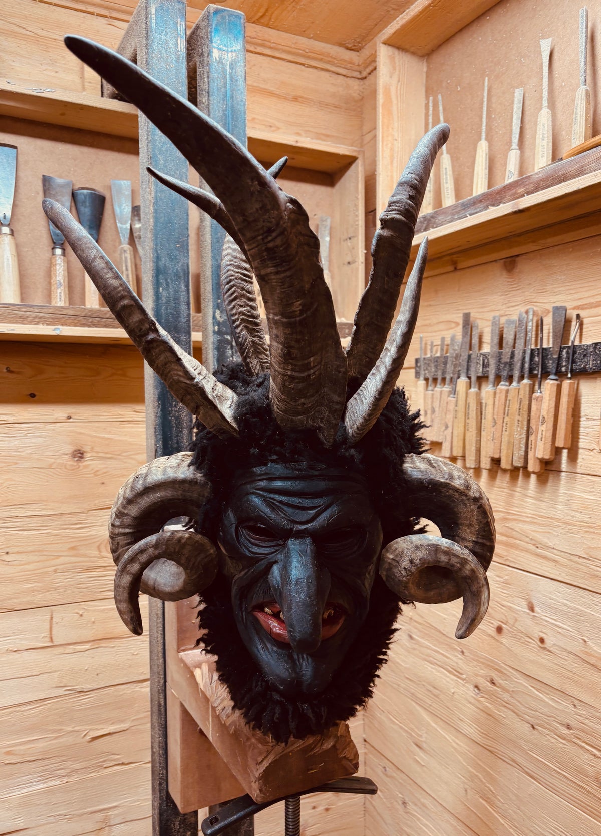 Neue traditionelle Perchtenmaske Schiachpercht Krampus Percht