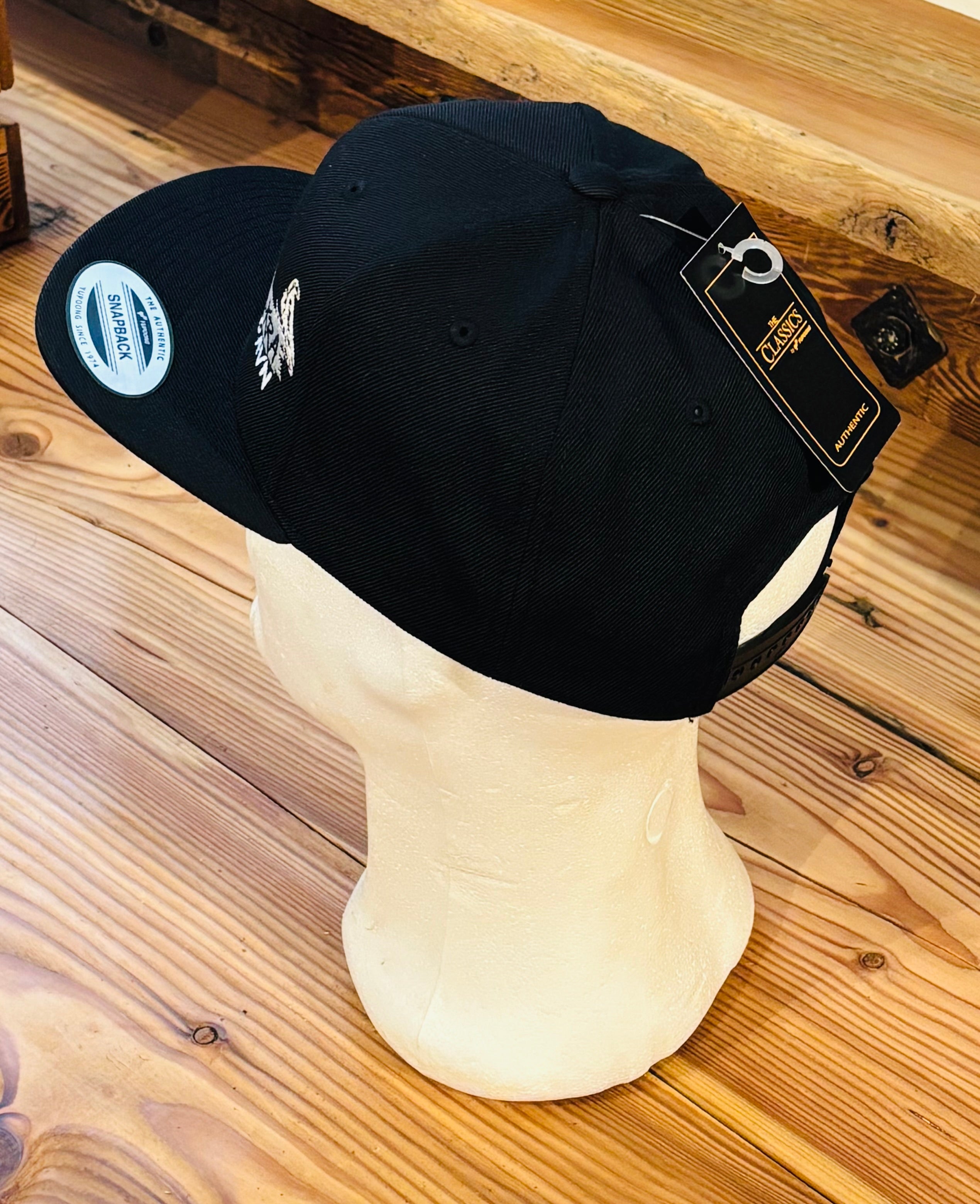 Snapback Cap von Kratzer Loavn in schwarz