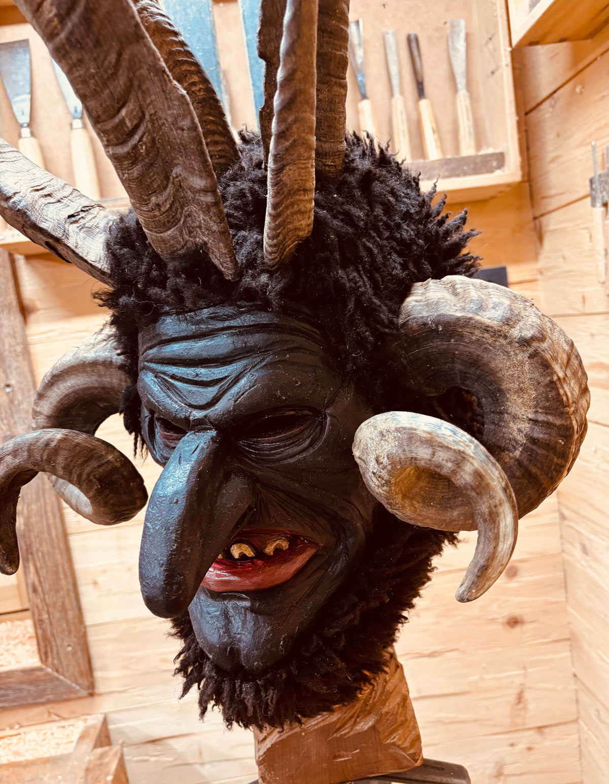 Neue traditionelle Perchtenmaske Schiachpercht Krampus Percht