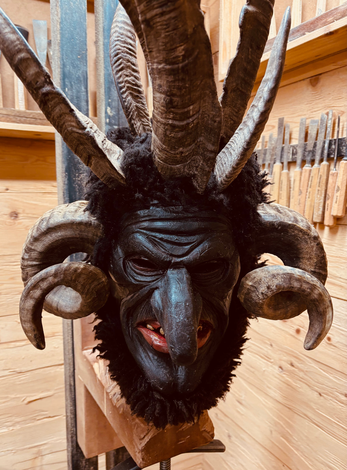 Neue traditionelle Perchtenmaske Schiachpercht Krampus Percht