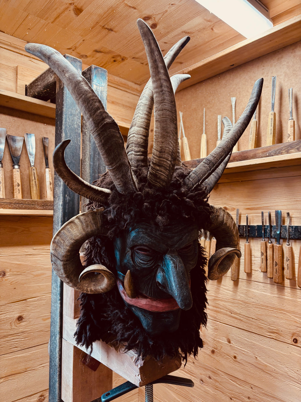 Neue traditionelle Perchtenmaske