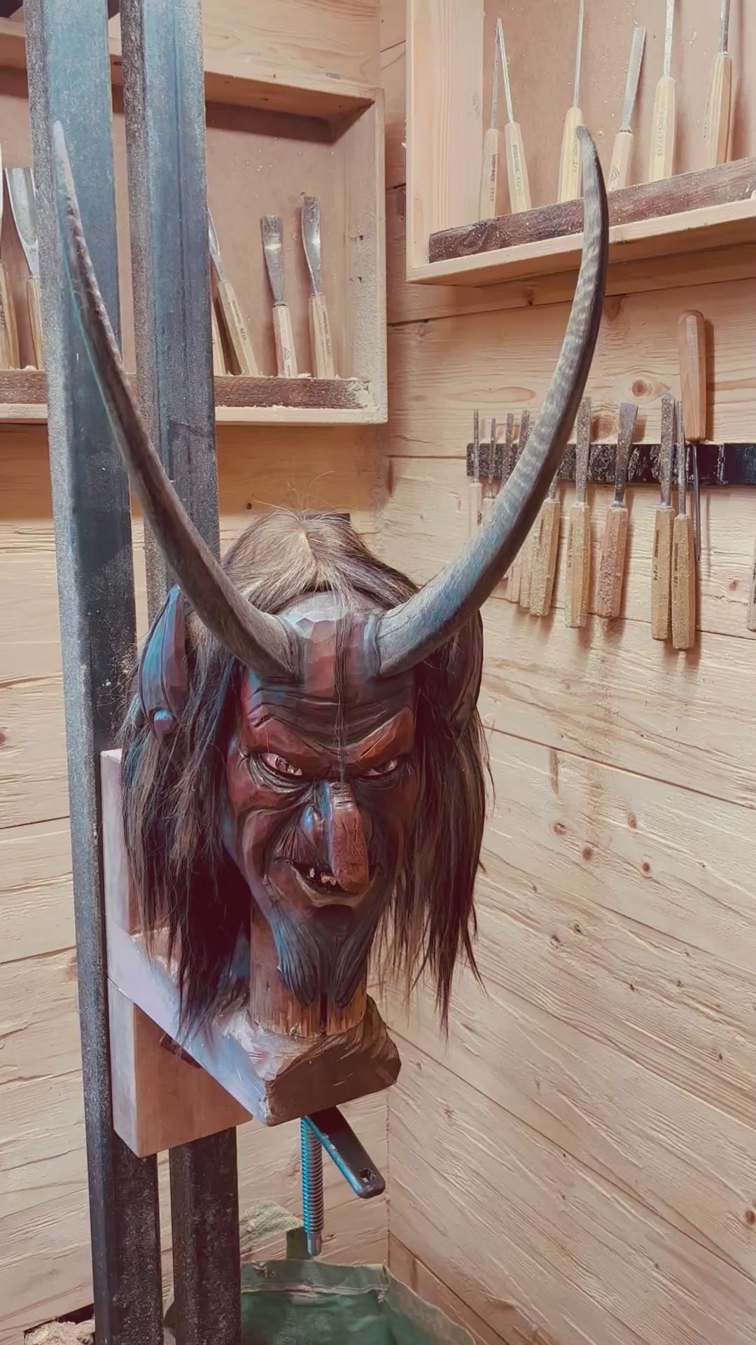 Krampusmaske rot