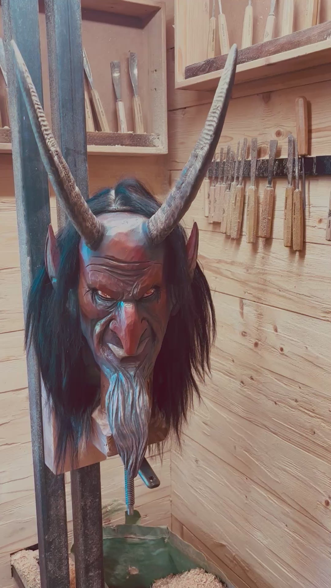 Krampusmaske rot